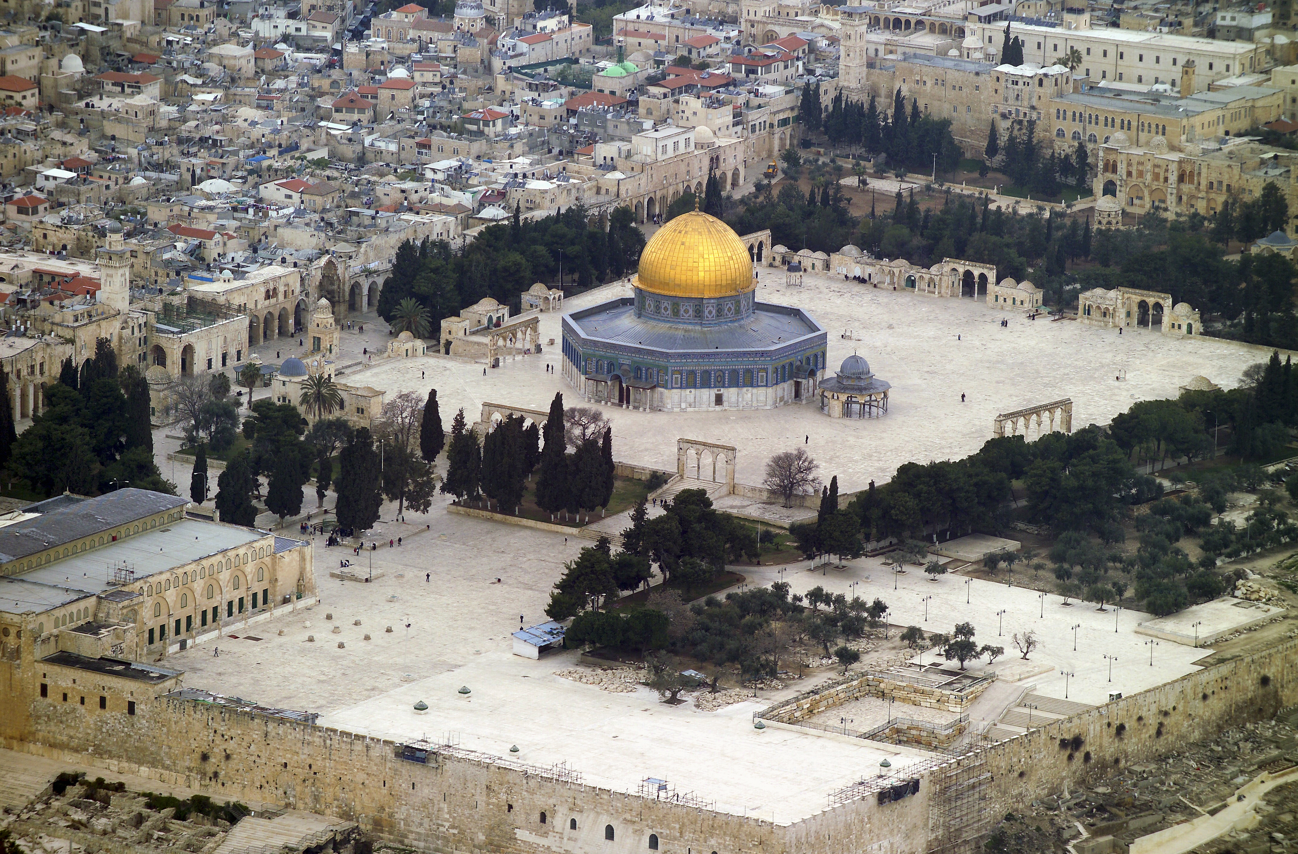 Aerial views of the Temple Mount and parts of the Old City of Jerusalem (2007)

https://en.wikipedia.org/wiki/Al-Aqsa#/media/File:Temple_Mount_(Aerial_view,_2007)_05.jpg